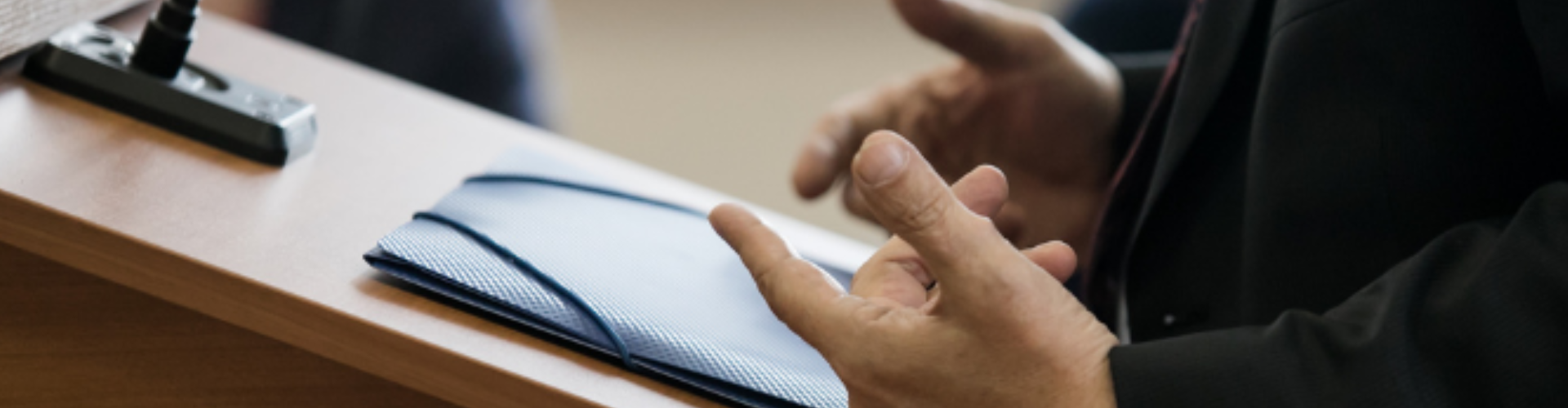Praise for experts gives insight into what makes oral evidence credible